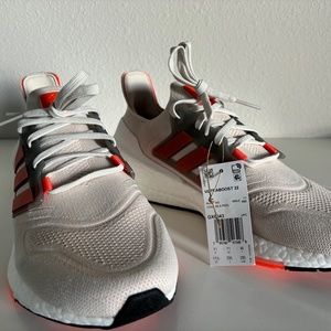Mens 11.5 new Adidas Ultraboost 22 running shoes